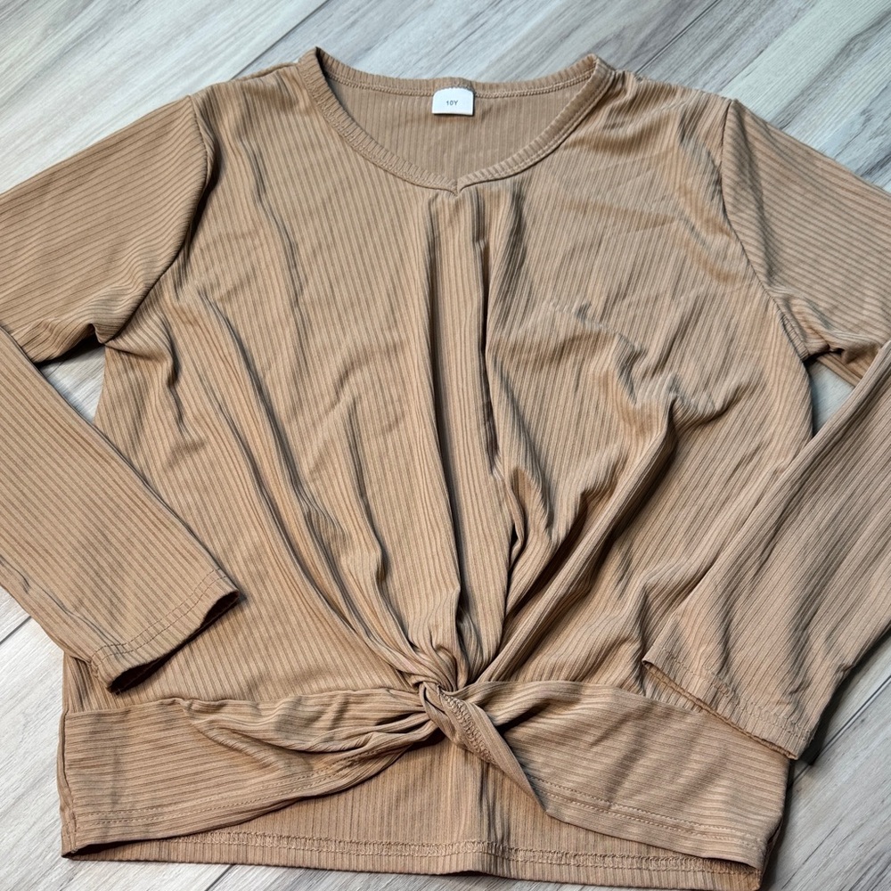 Ribbed knotted blouse